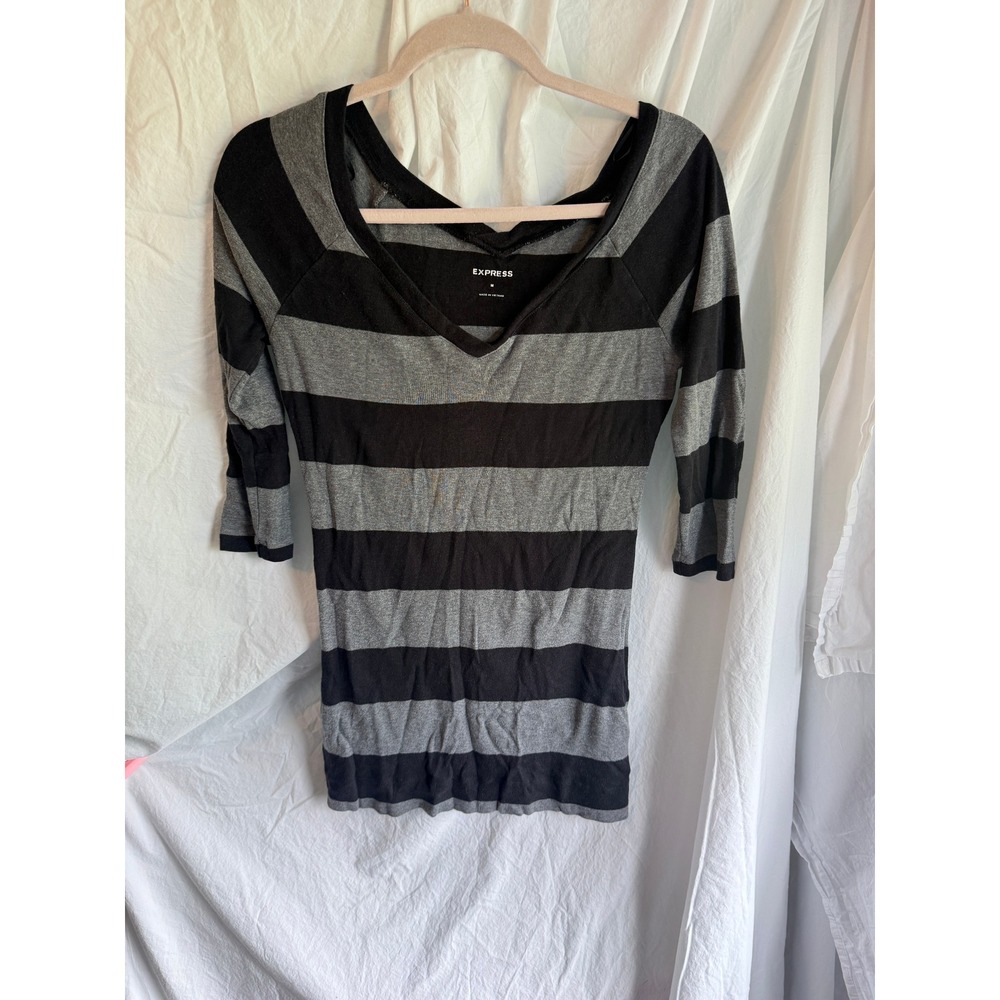 Express Womens Black Gray Striped V-Neck 3/4 Sleeve Top Size M Raglan Knit Shirt